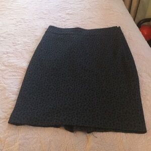 EUC Tahari grey/black animal print pencil skirt